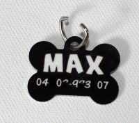 Dog-Tags mit Namen und Telefonnummer